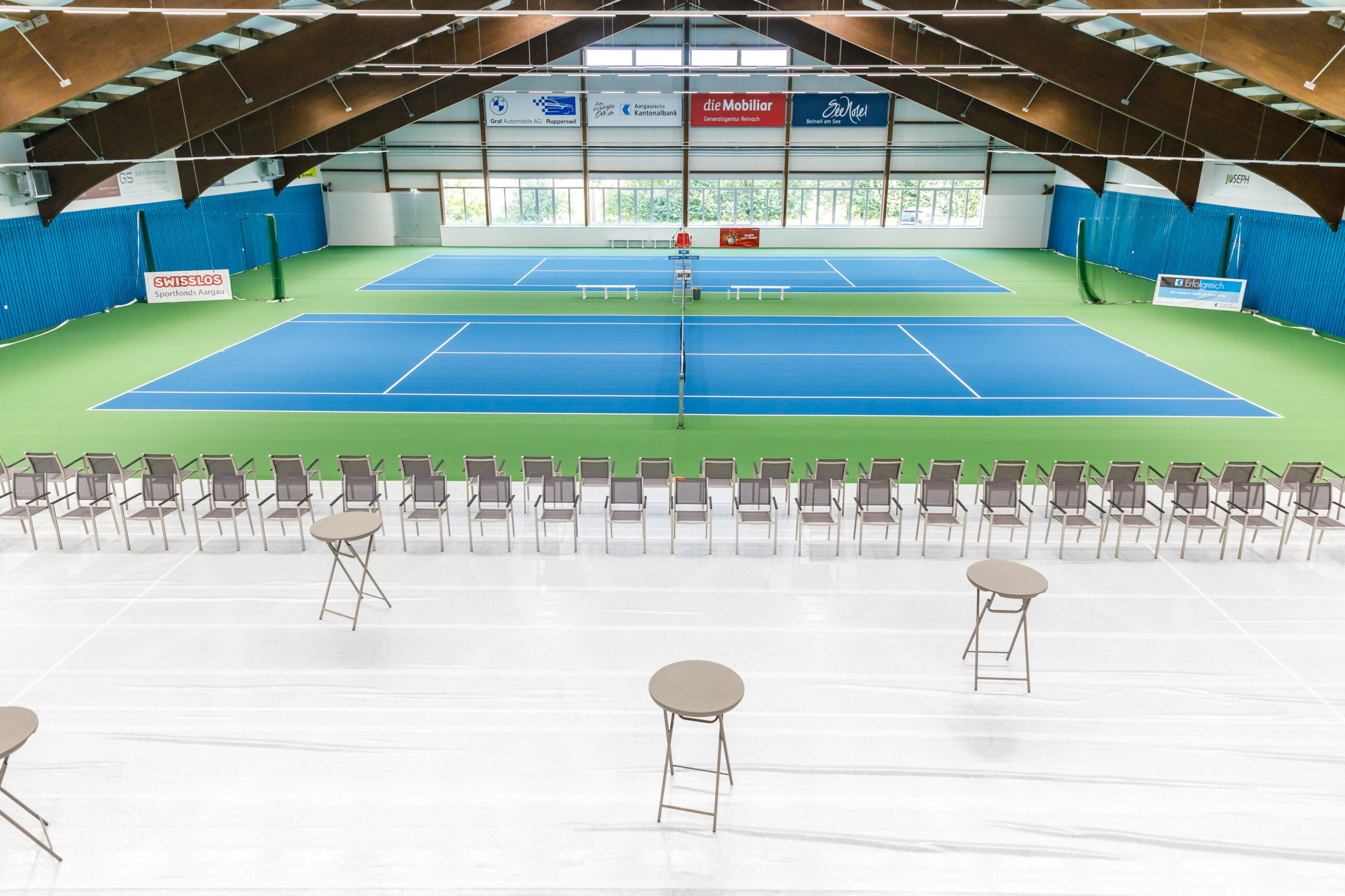 Galerie Zuschauerbereich Tenniscenter Reinach