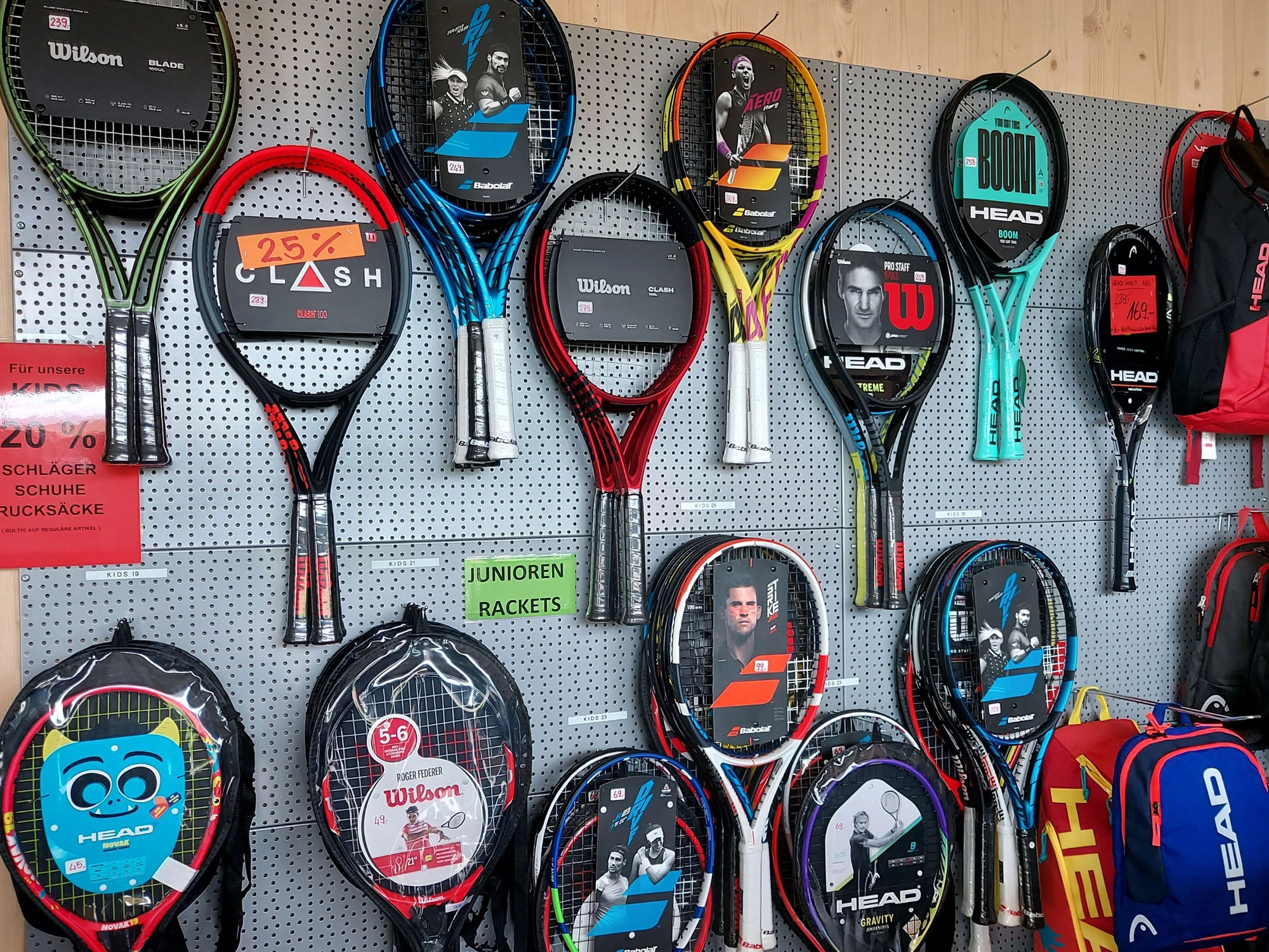 Tennisschläger im Shop Tenniscenter Reinach